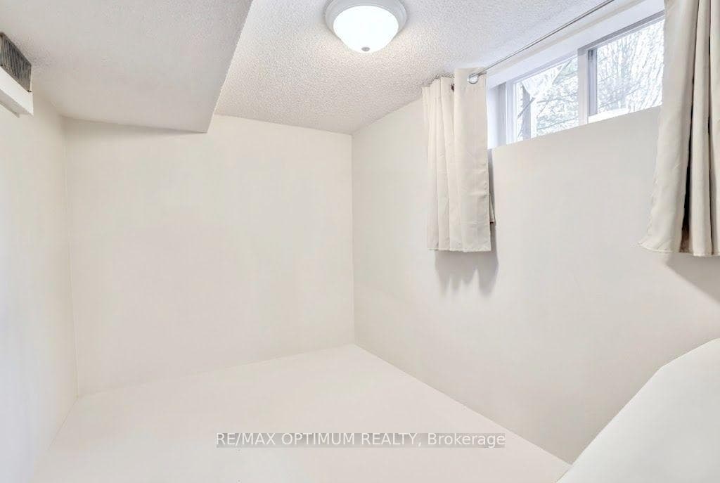 1106 Haig Boulevard photo 35
