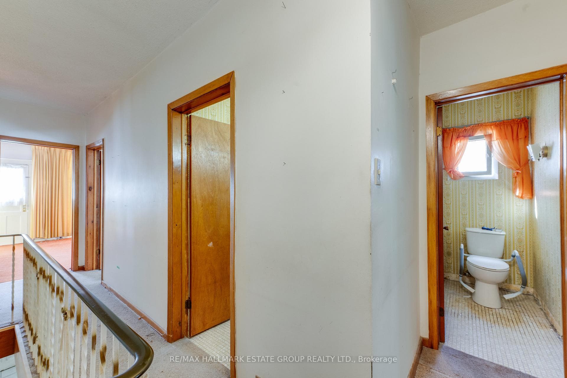 160 Coxwell Avenue photo 21