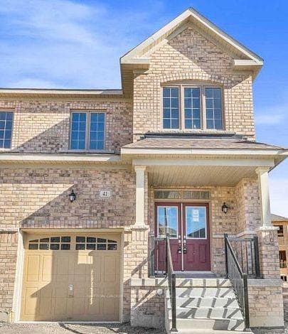 41 Ferragine Crescent photo 1