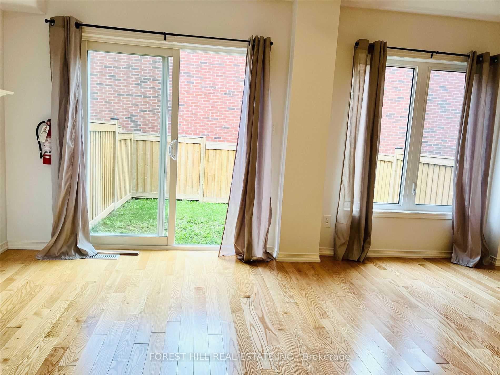 2450 Equestrian Crescent photo 5