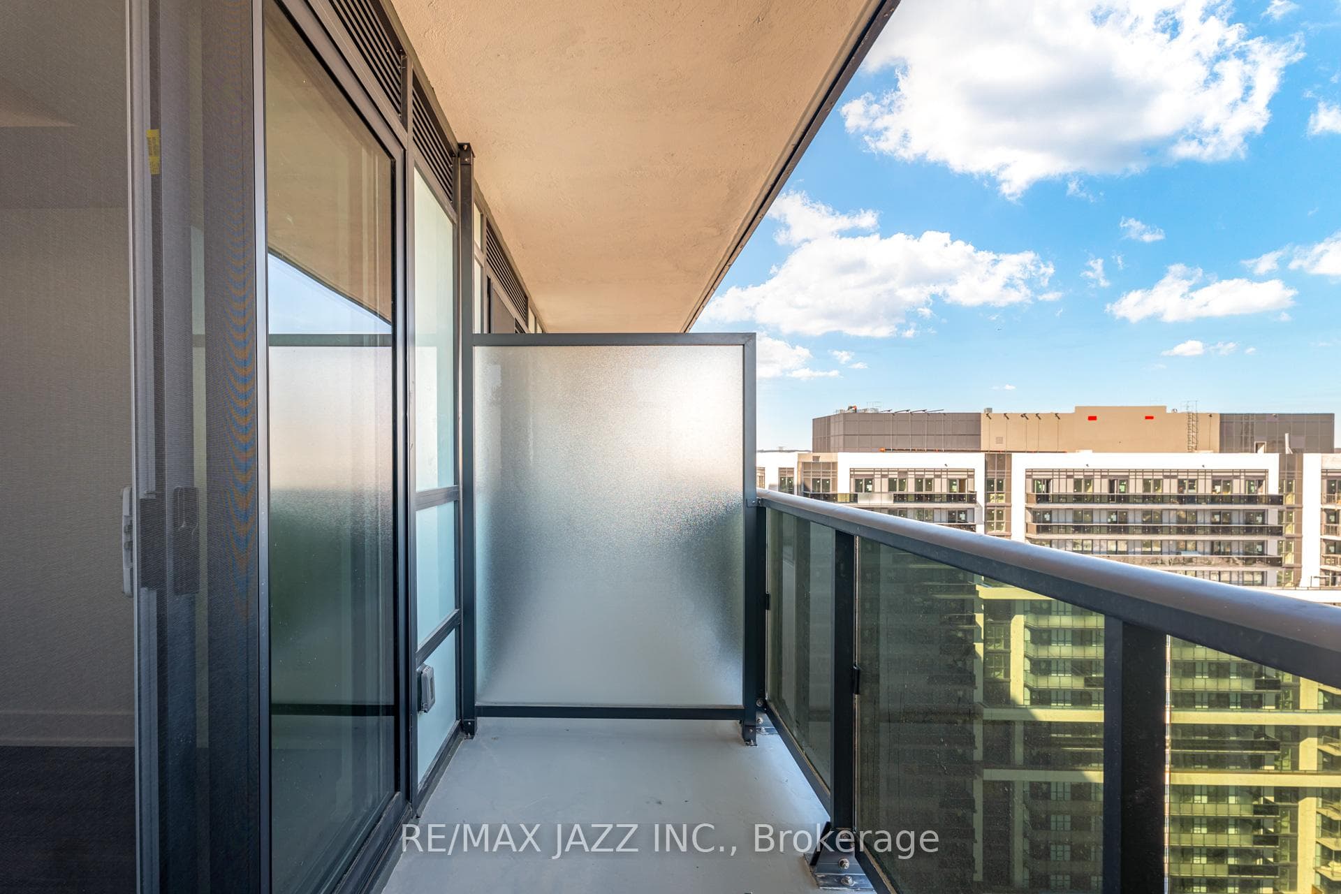 2545 Simcoe Street Unit 2102 photo 27