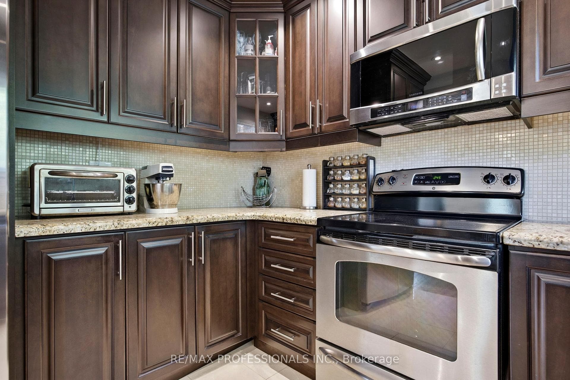 4 Beaverbrook Avenue photo 15