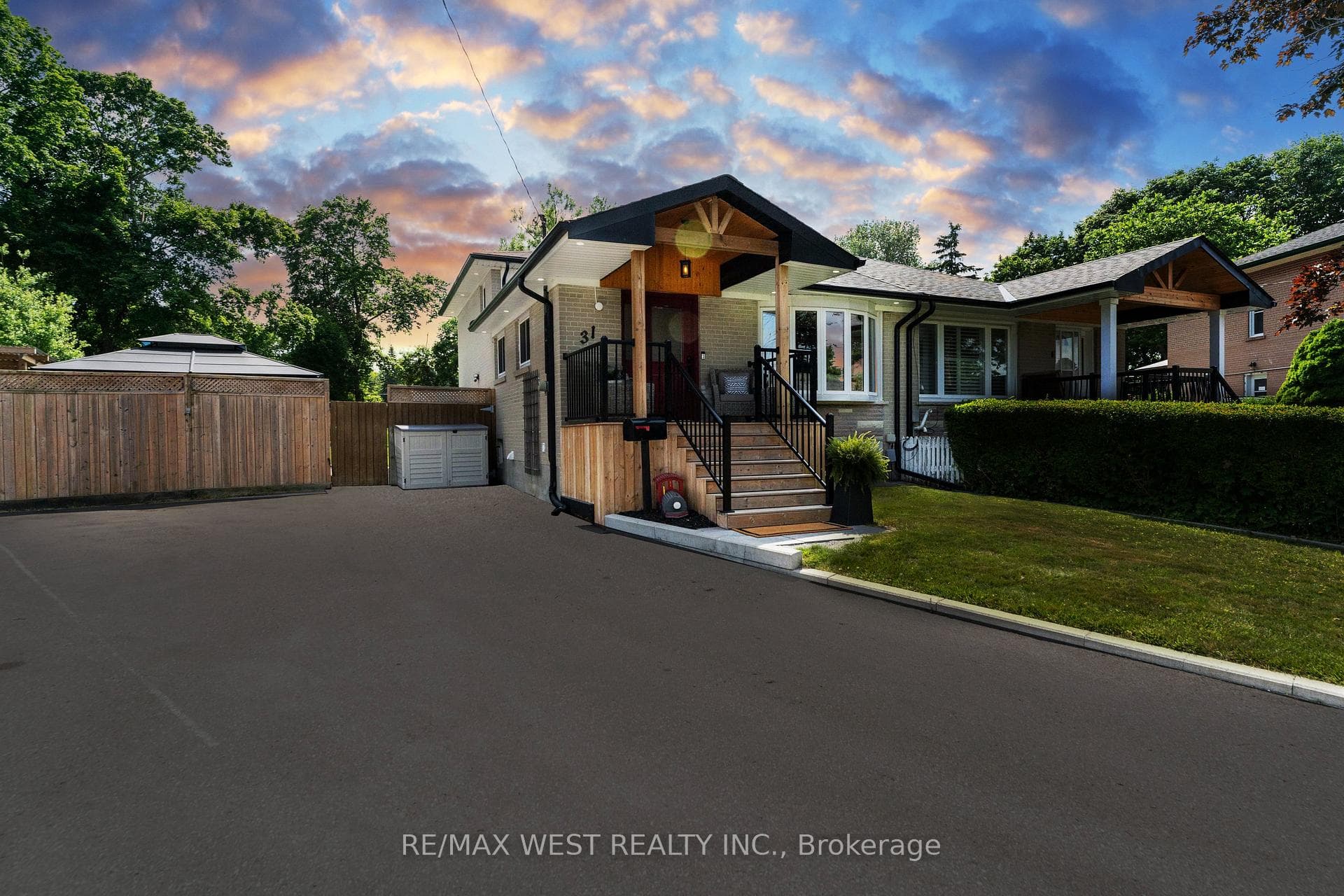 31 Pixley Crescent photo 1