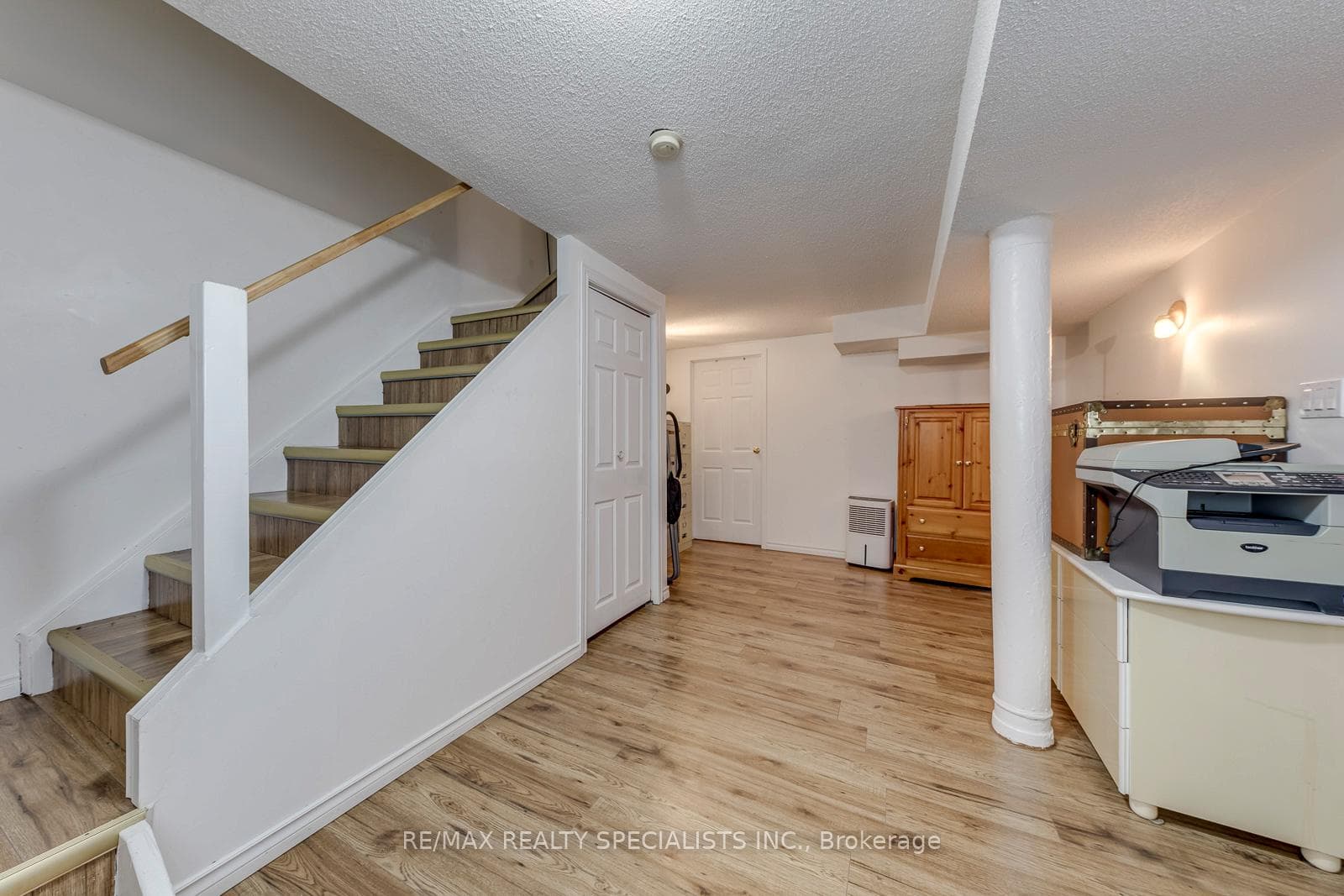 40 Mannel Crescent photo 31