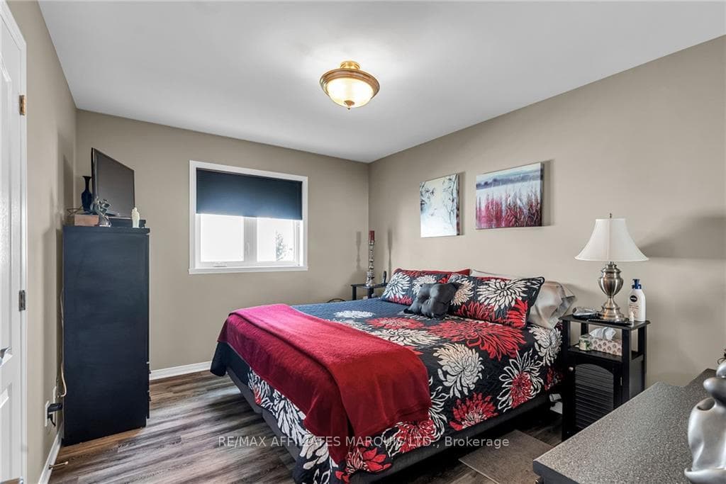 2184 BURKE Avenue photo 5