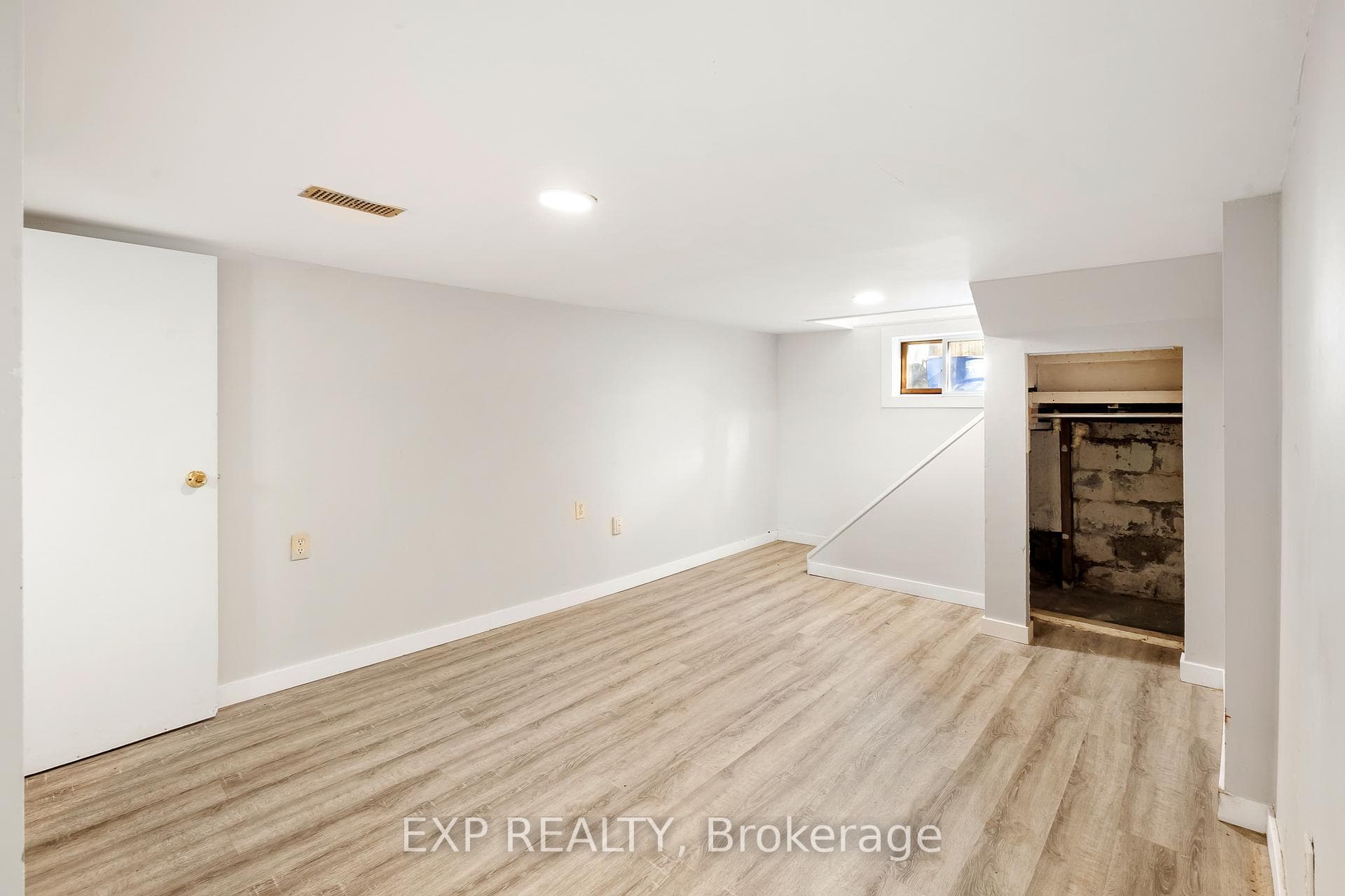 467 Grove Avenue photo 31