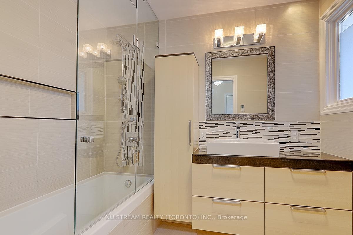 47 Hemingway Crescent photo 16