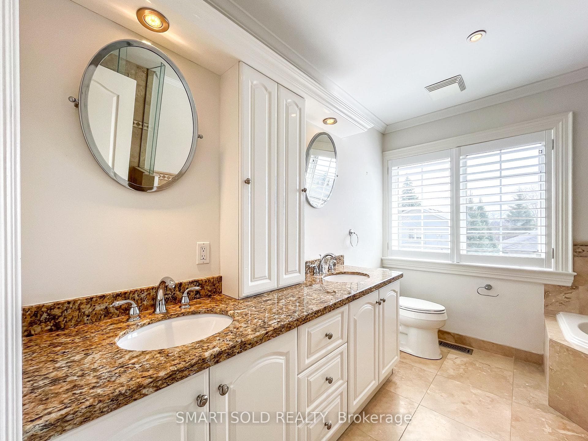 192 Waneta Drive photo 22