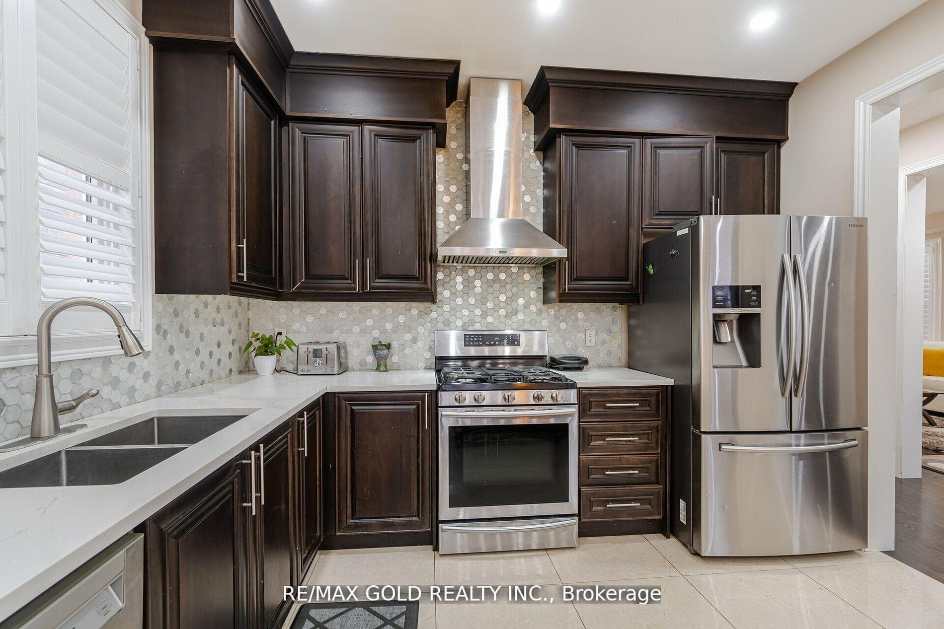 10 Lisson Crescent photo 18