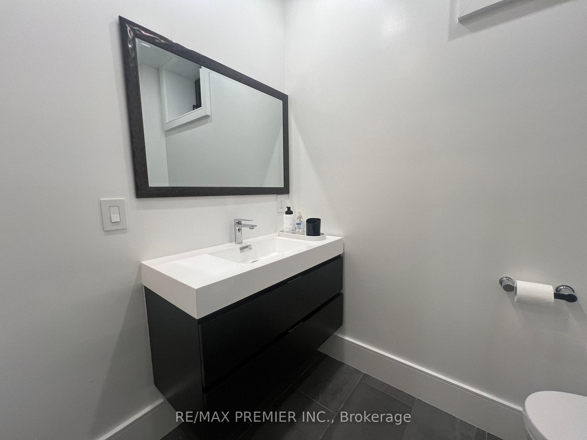 7 Glen Eden Crescent Unit Basement photo 9