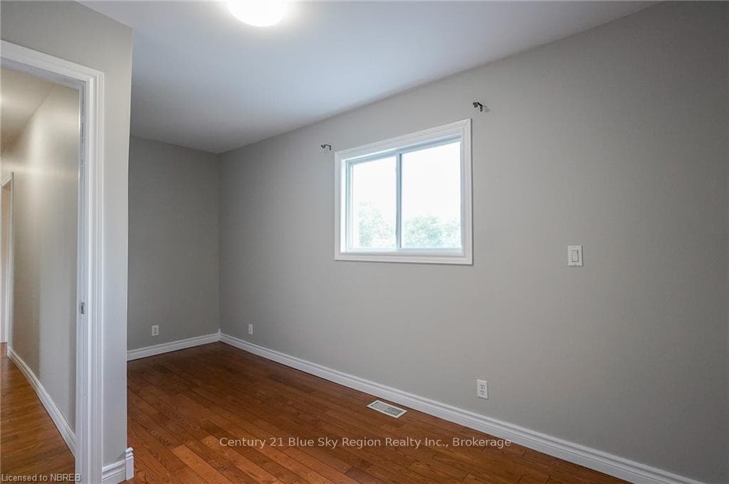 523 MCINTYRE Street photo 15