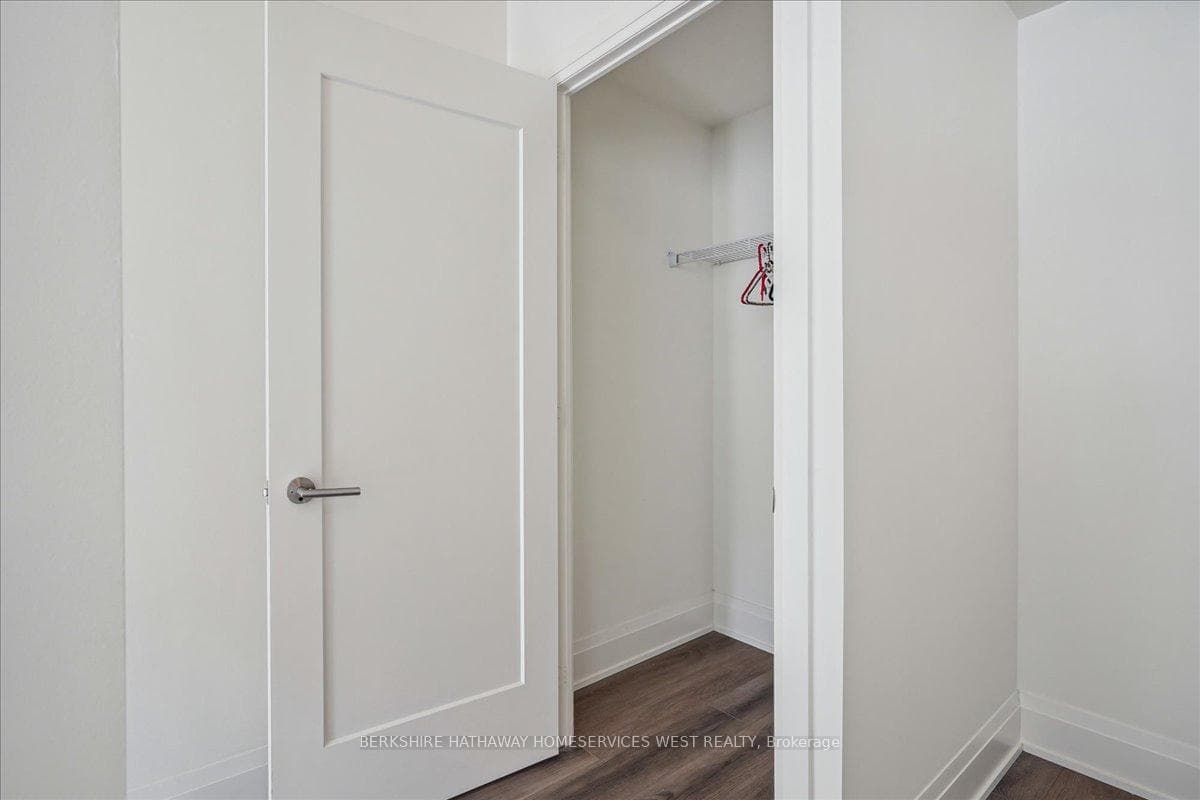 509 DUNDAS Street Unit 103 photo 18