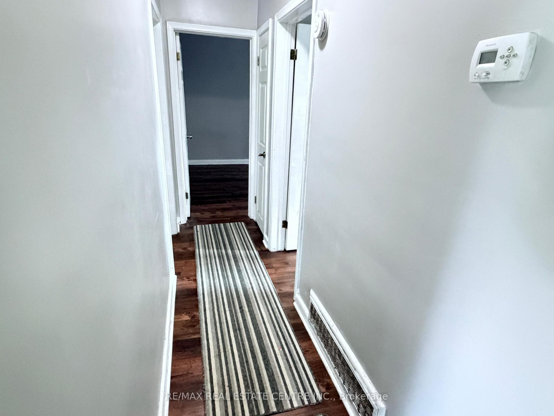 52 Sharbot Avenue photo 9