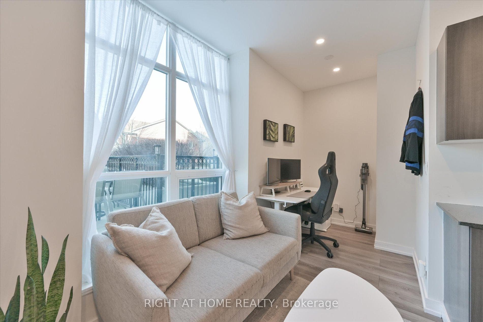 120 Dallimore Circle Unit 124 photo 18