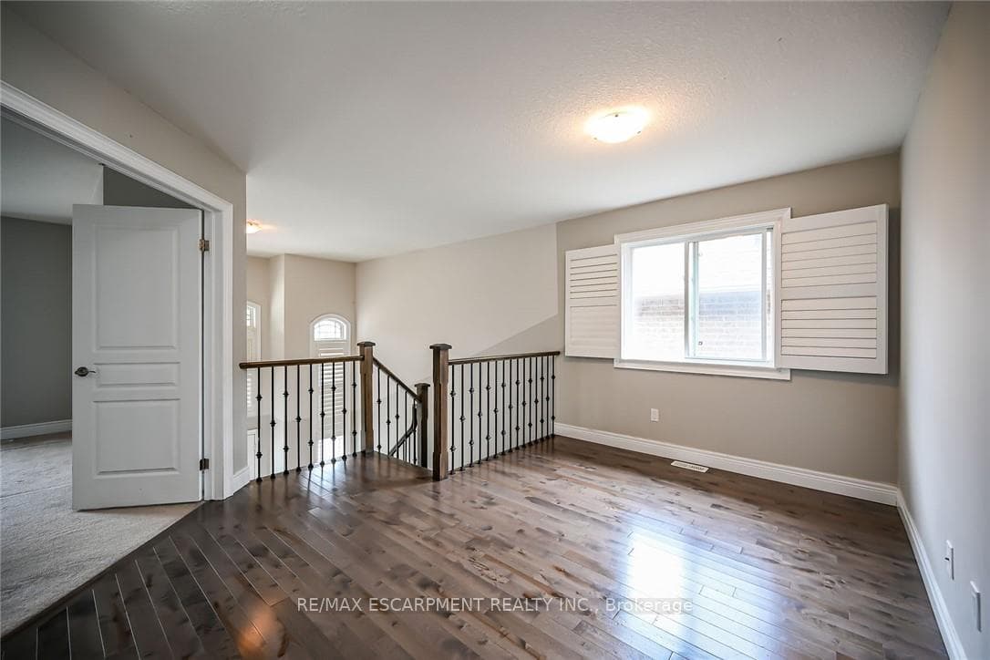 143 Davinci Boulevard photo 35