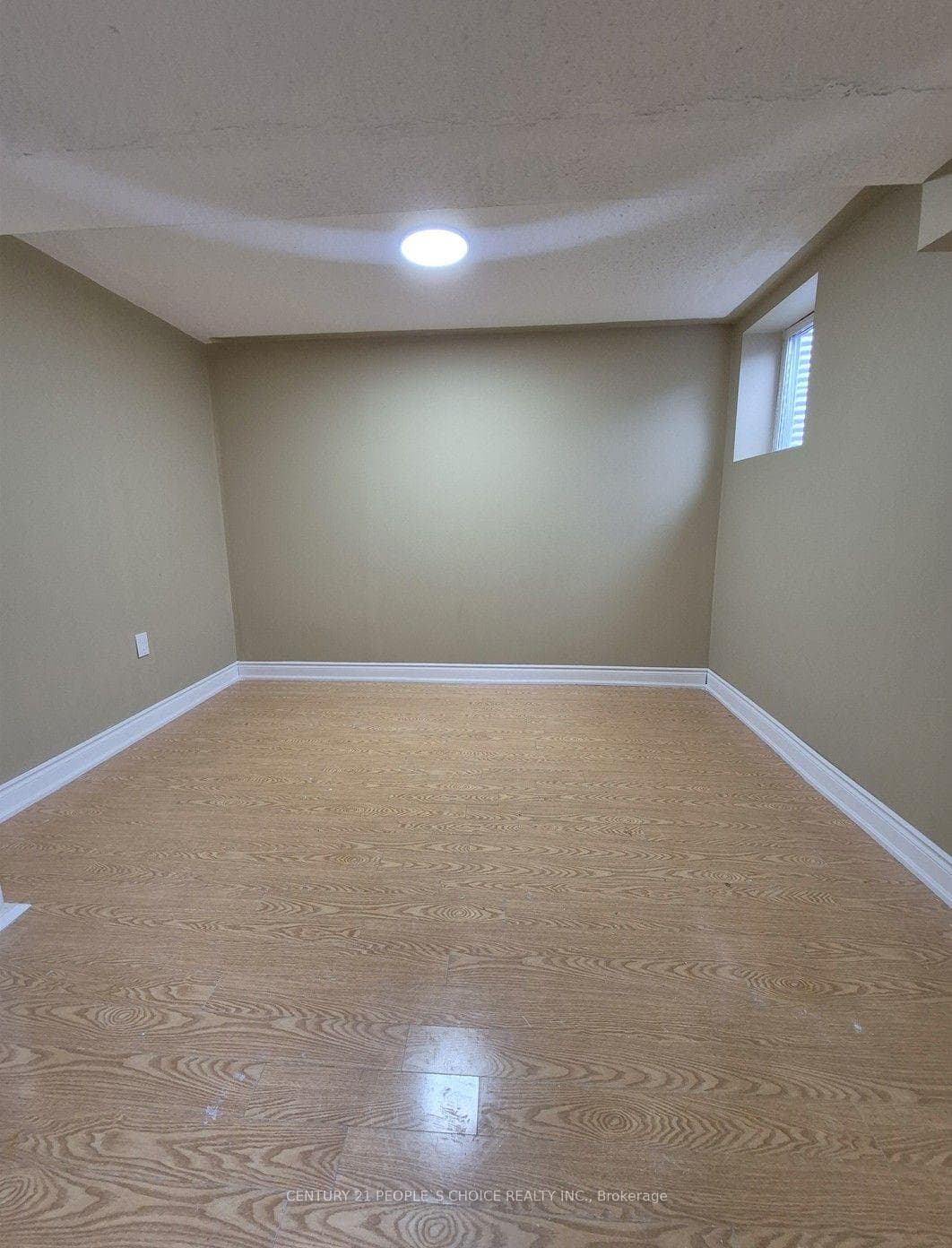1292 Godwick Drive Unit (Lower) photo 8