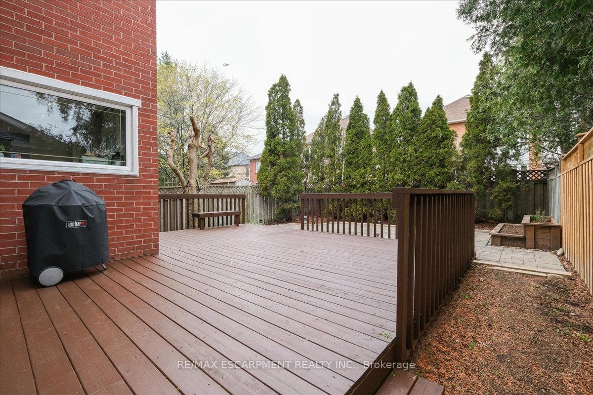 2580 Strathmore Crescent photo 31