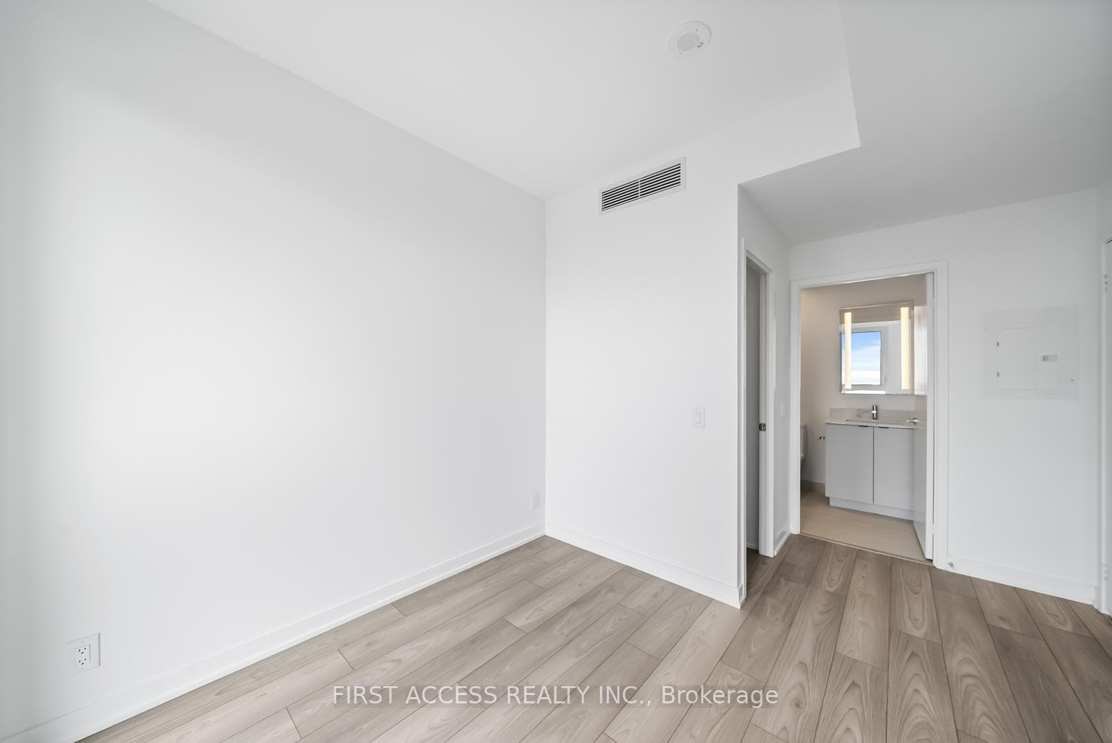 285 Dufferin Street Unit 817 photo 21