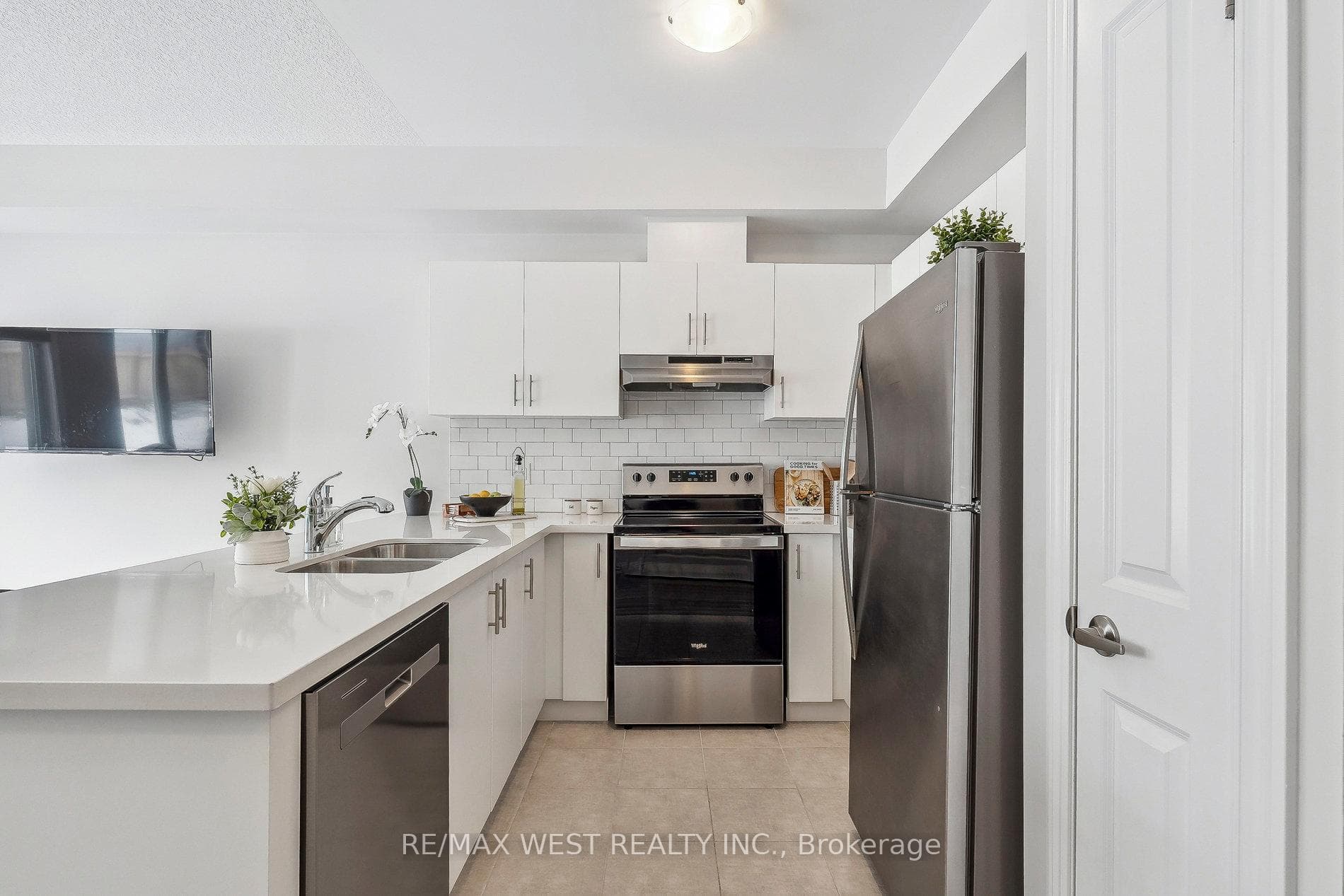 89 Pinot Crescent photo 5
