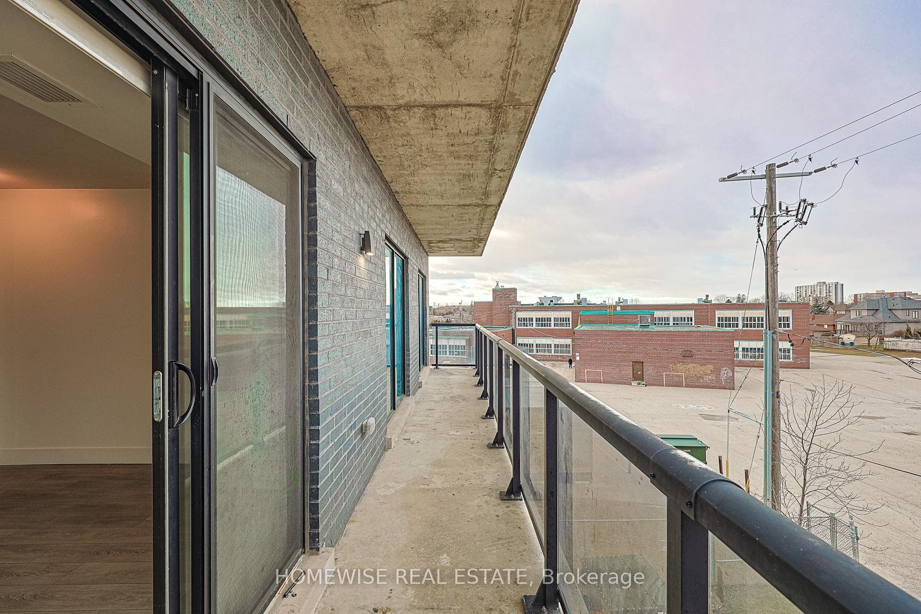 293 Viewmount Avenue Unit 301 photo 39