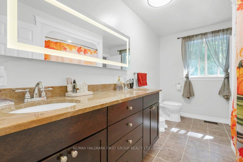 Main Level 5 PC Bath
