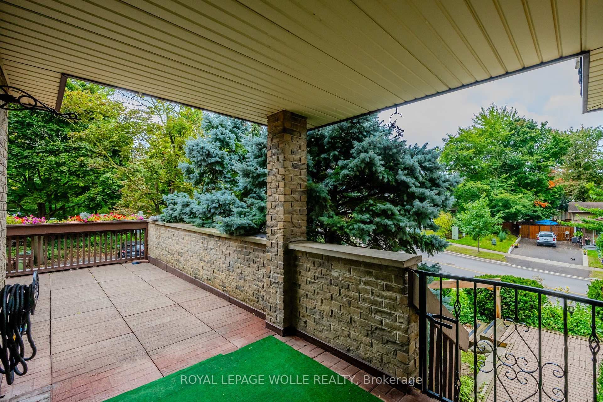 250 Kingswood Drive Unit 1 photo 36