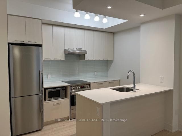 310 Tweedsmuir Avenue Unit 204 photo 9