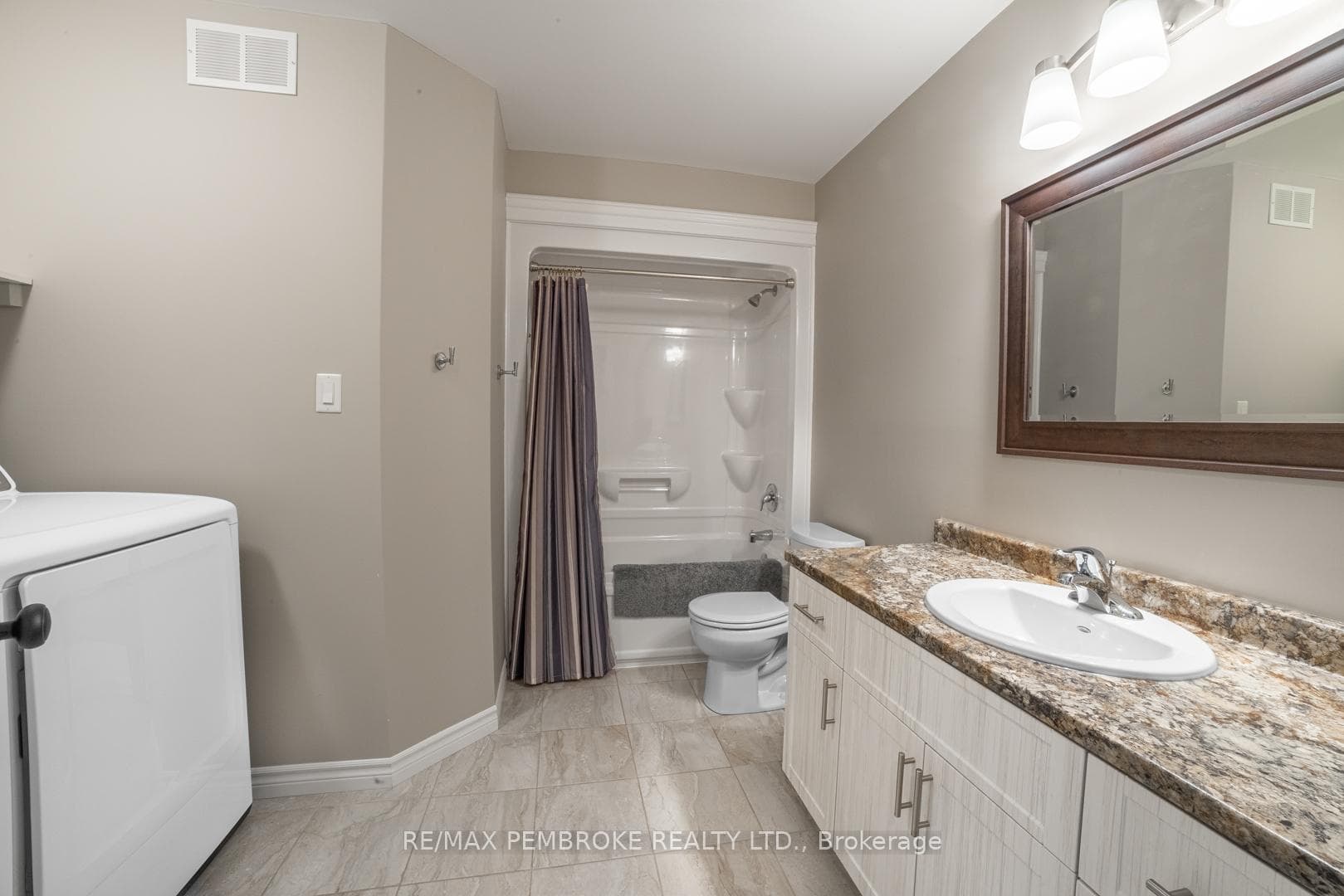 47 Winston Avenue photo 32