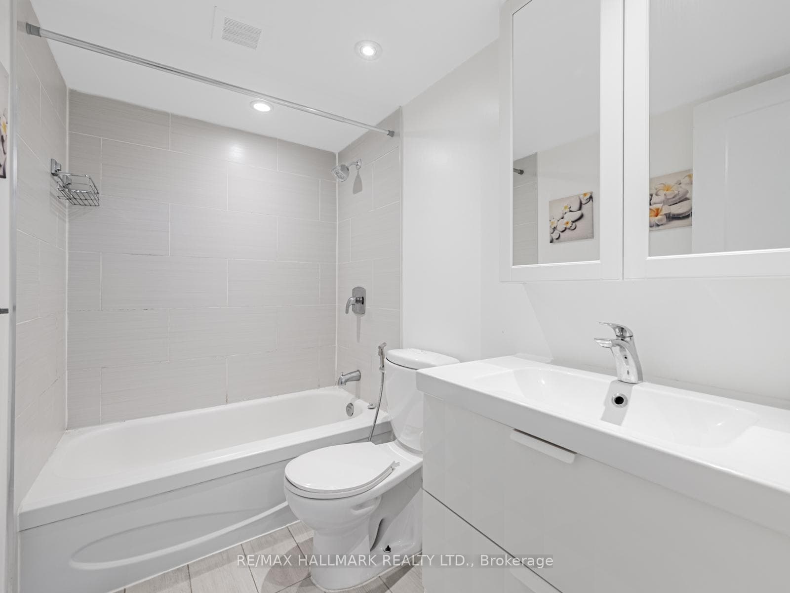 77 Maitland Place Unit 902 photo 15