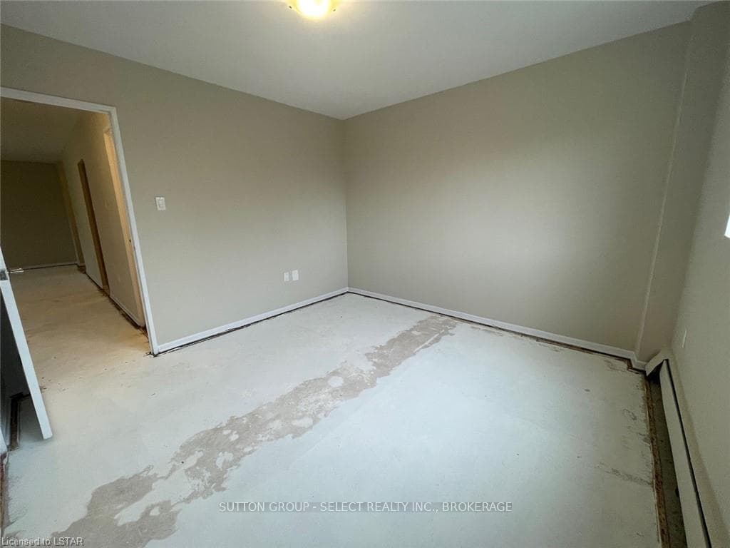 563 MORNINGTON Avenue Unit 202 photo 17