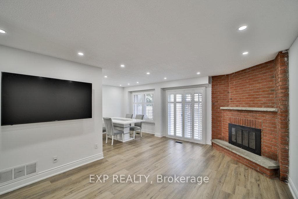 450 Hansen Road photo 8
