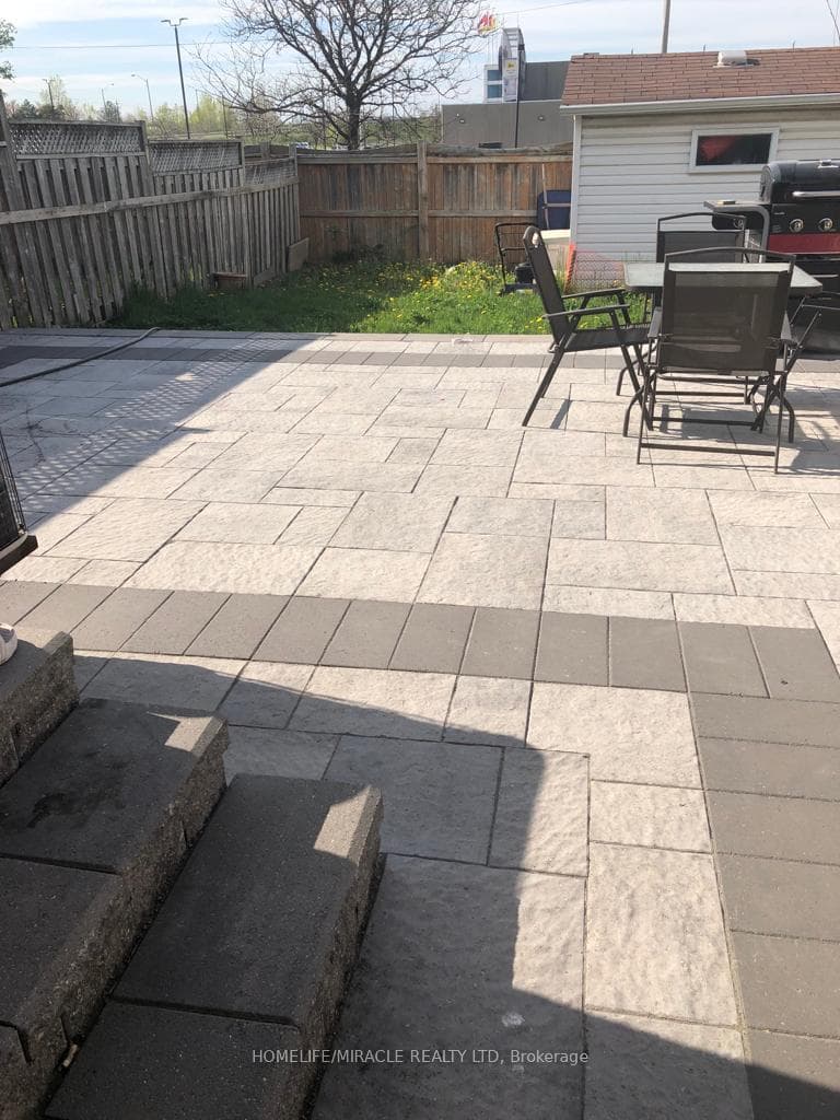 144 Robbinstone Drive photo 9