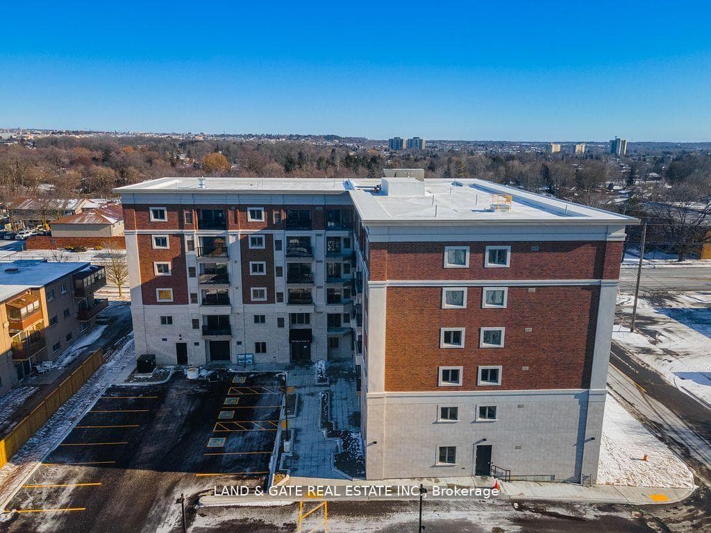 976 Simcoe Street Unit 201 photo 18
