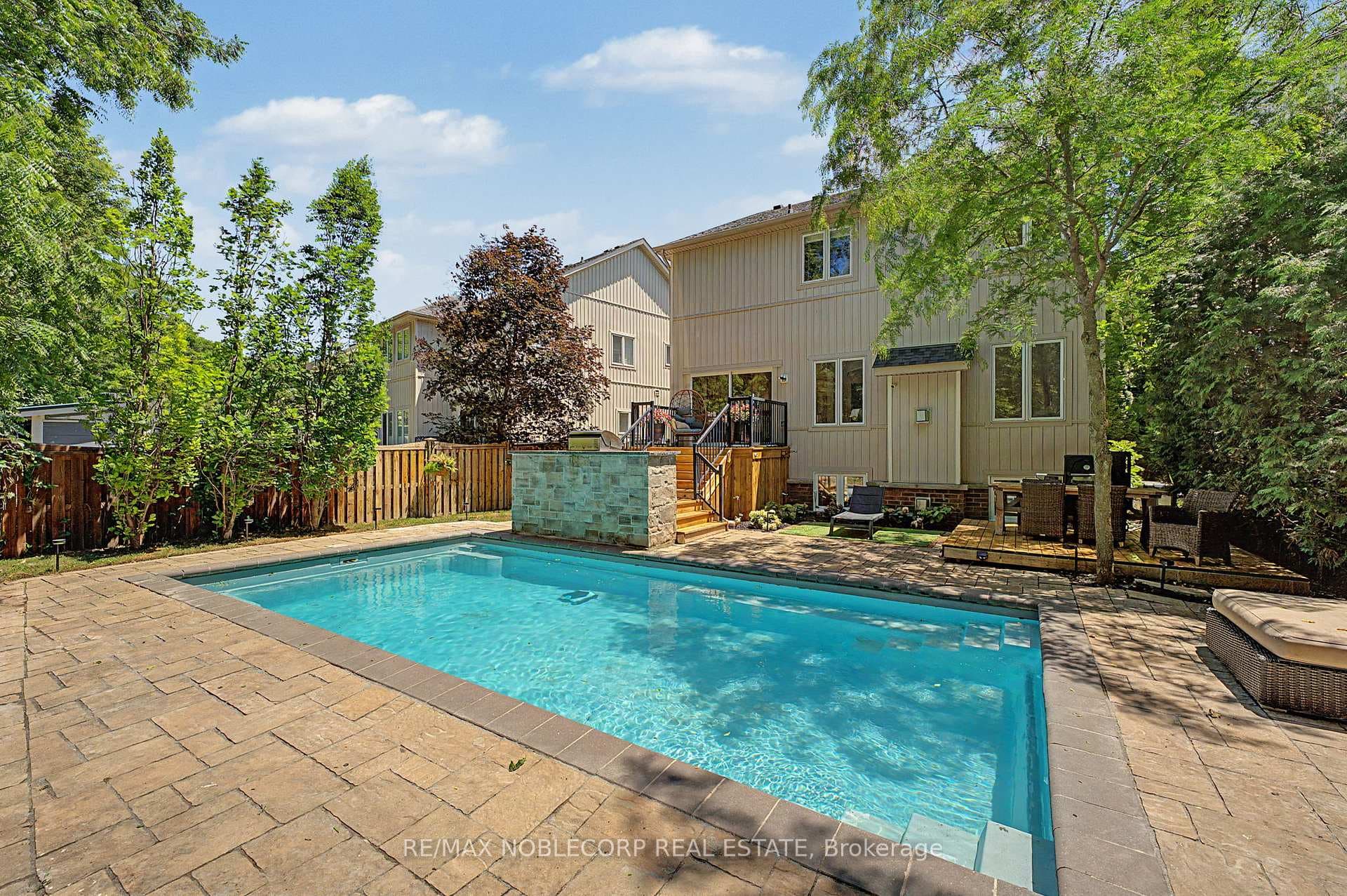 68 Meadowglen Boulevard photo 40