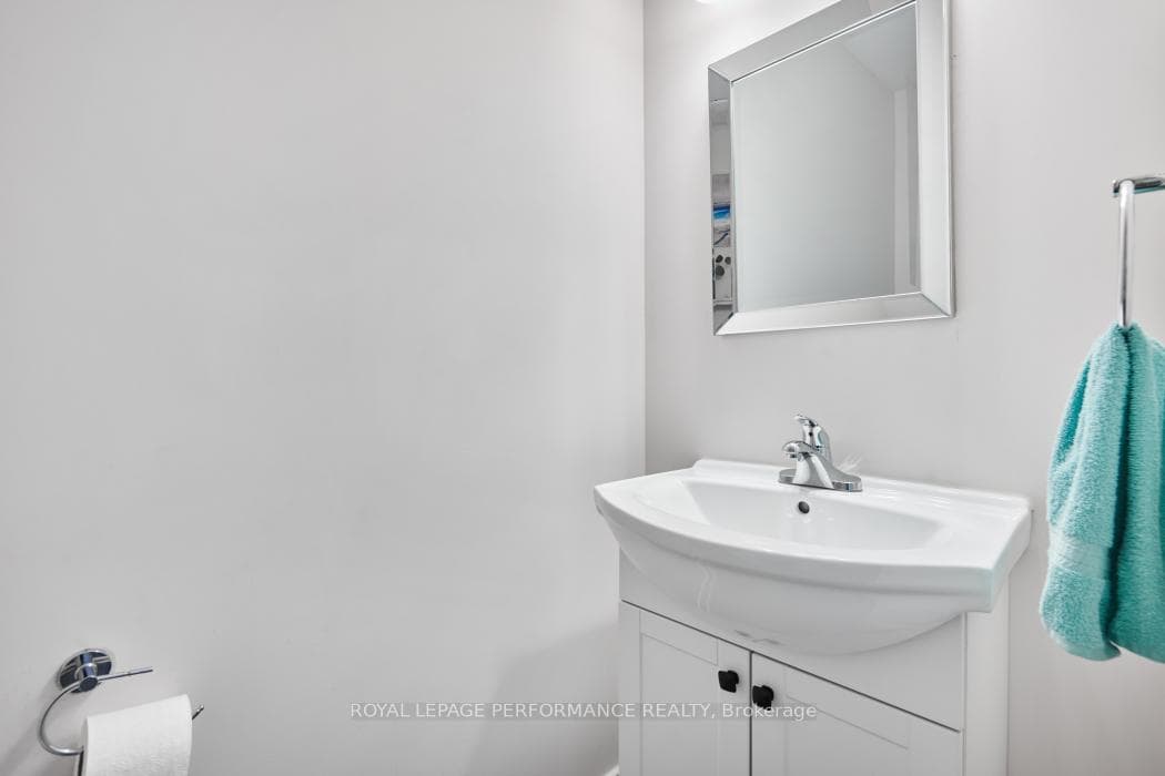 30 WHITCOMB Crescent photo 15