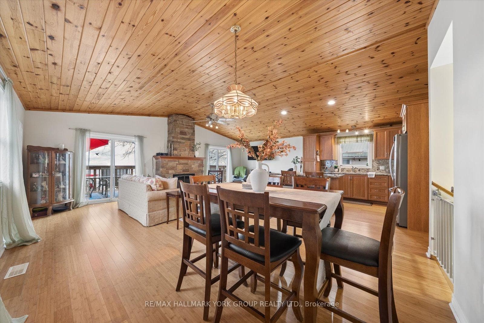 168 Irving Drive photo 10
