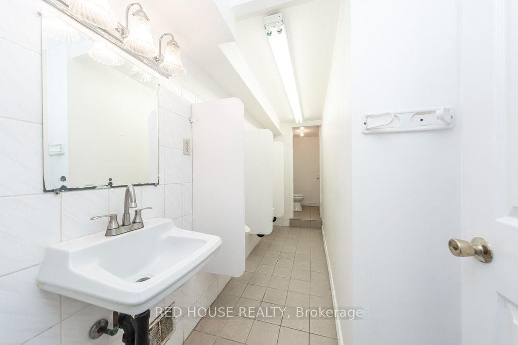 658 Vaughan Road photo 23