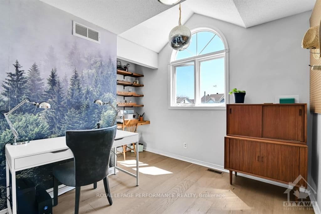 126 KINCARDINE Drive photo 15