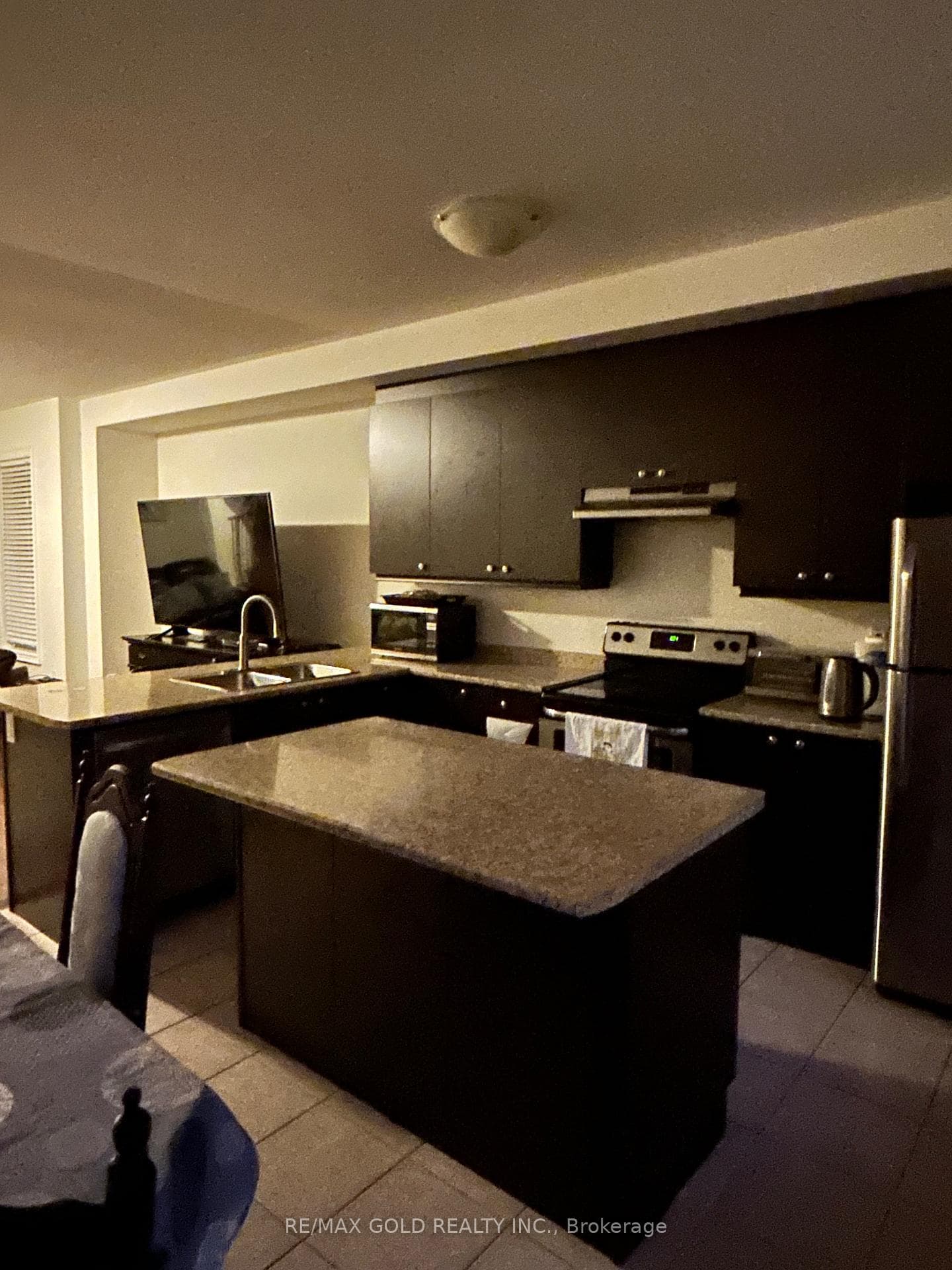 94 Upper Canada Court photo 7