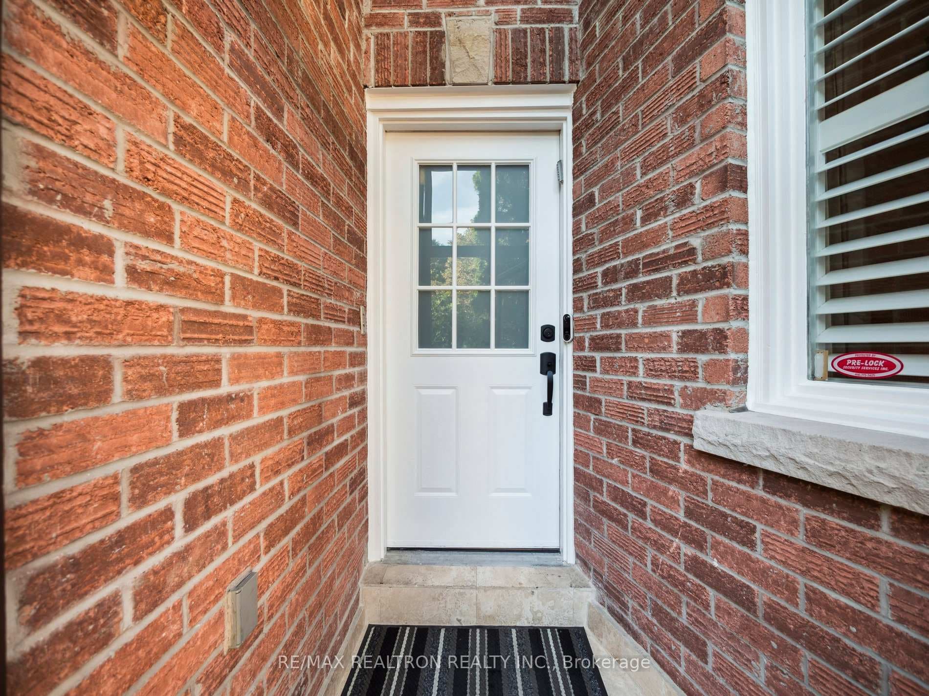 58 Roseborough Crescent photo 4