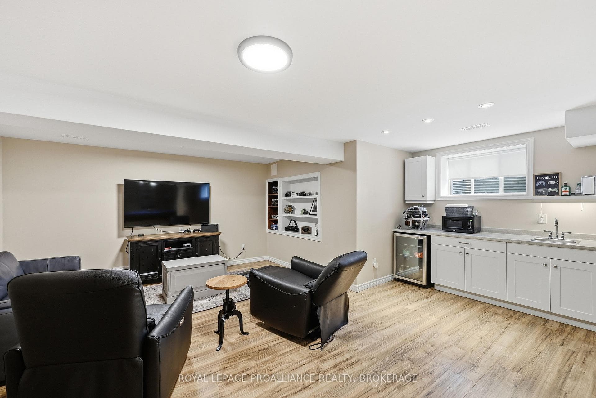 654 Fieldstone Drive photo 38