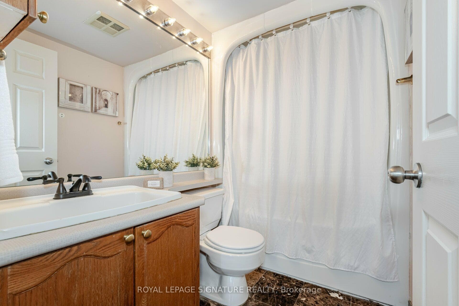 7 Bishop Avenue Unit 1002 photo 16