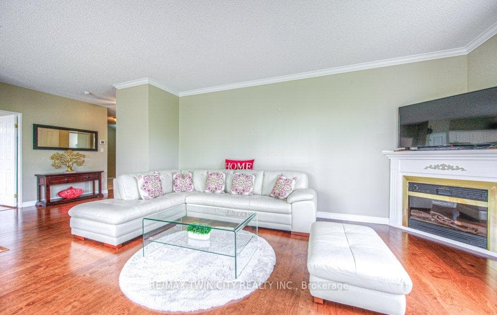 255 Keats Way Unit 404 photo 5