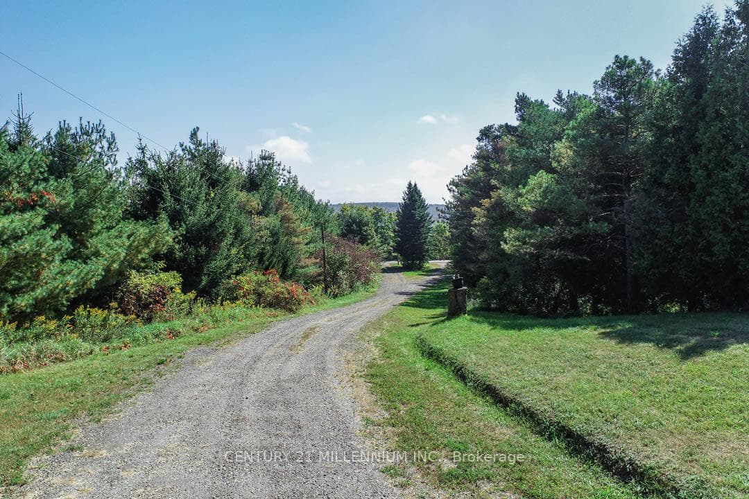 2180 Highpoint Side Road photo 9