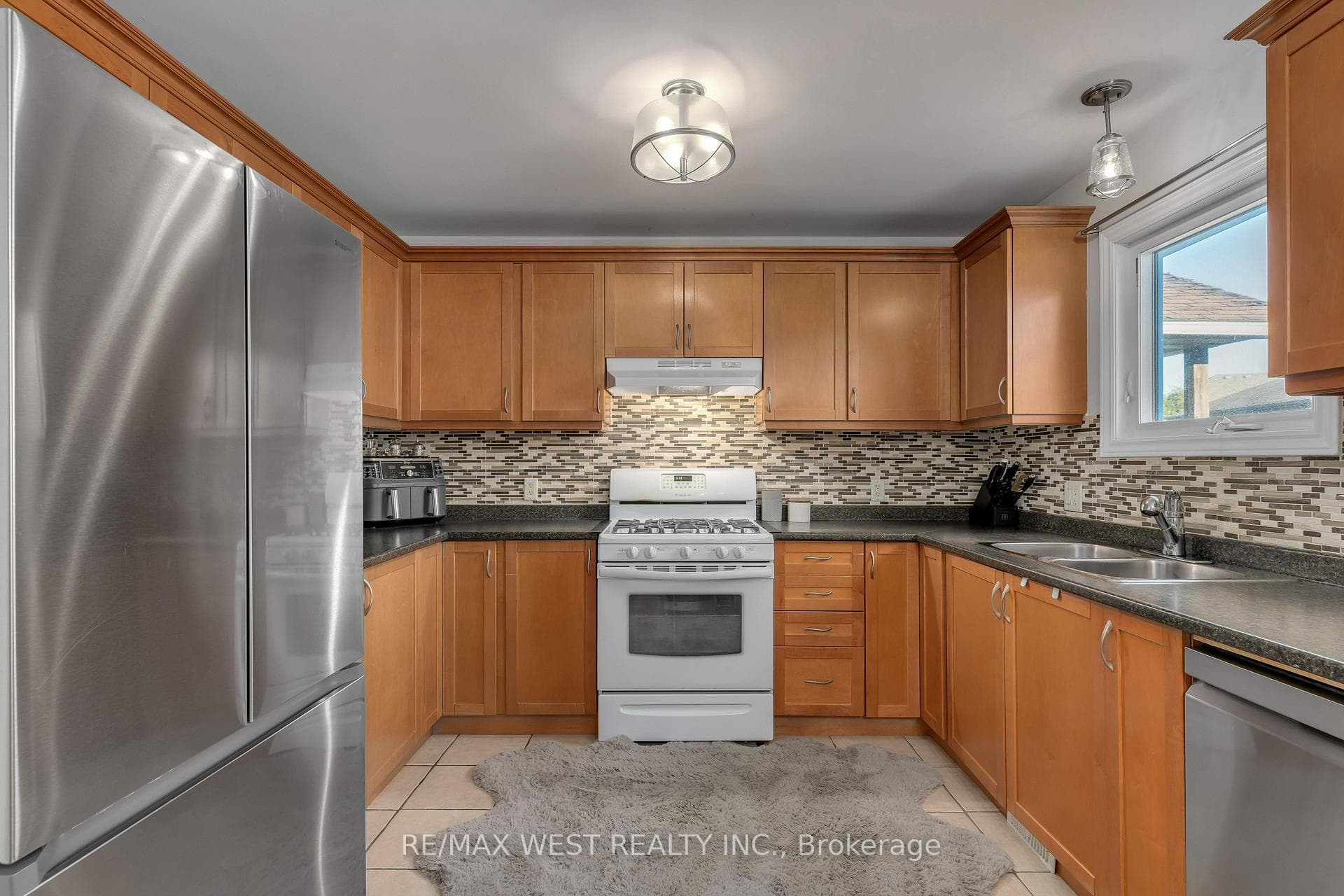1059 Greenwood Park photo 8