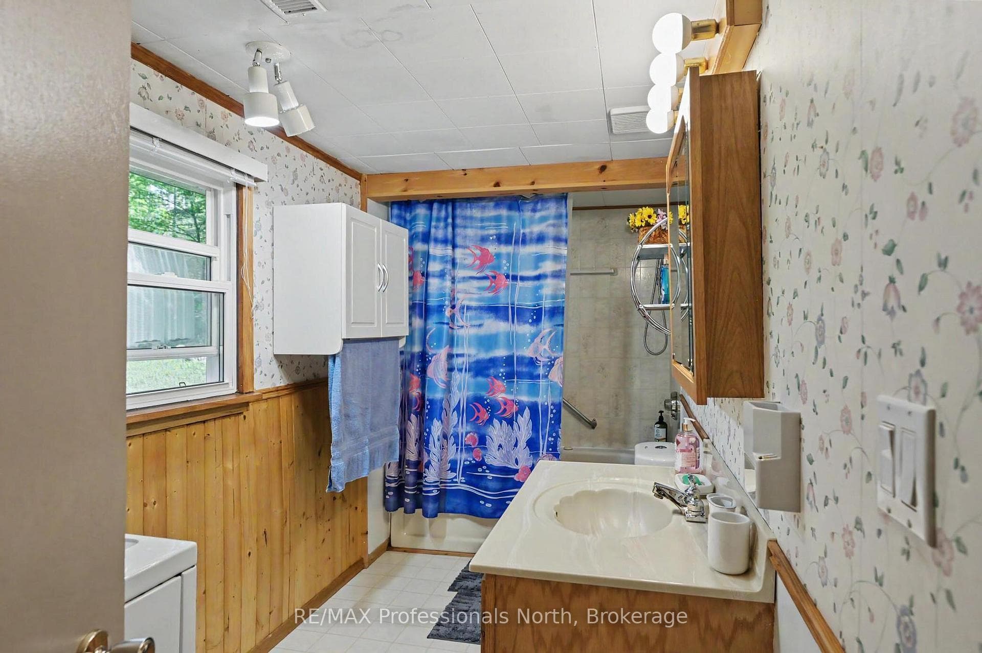 Spacious Four Piece Bathroom