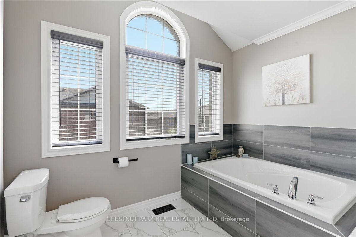 5pc. Primary Ensuite with Soaker Tub