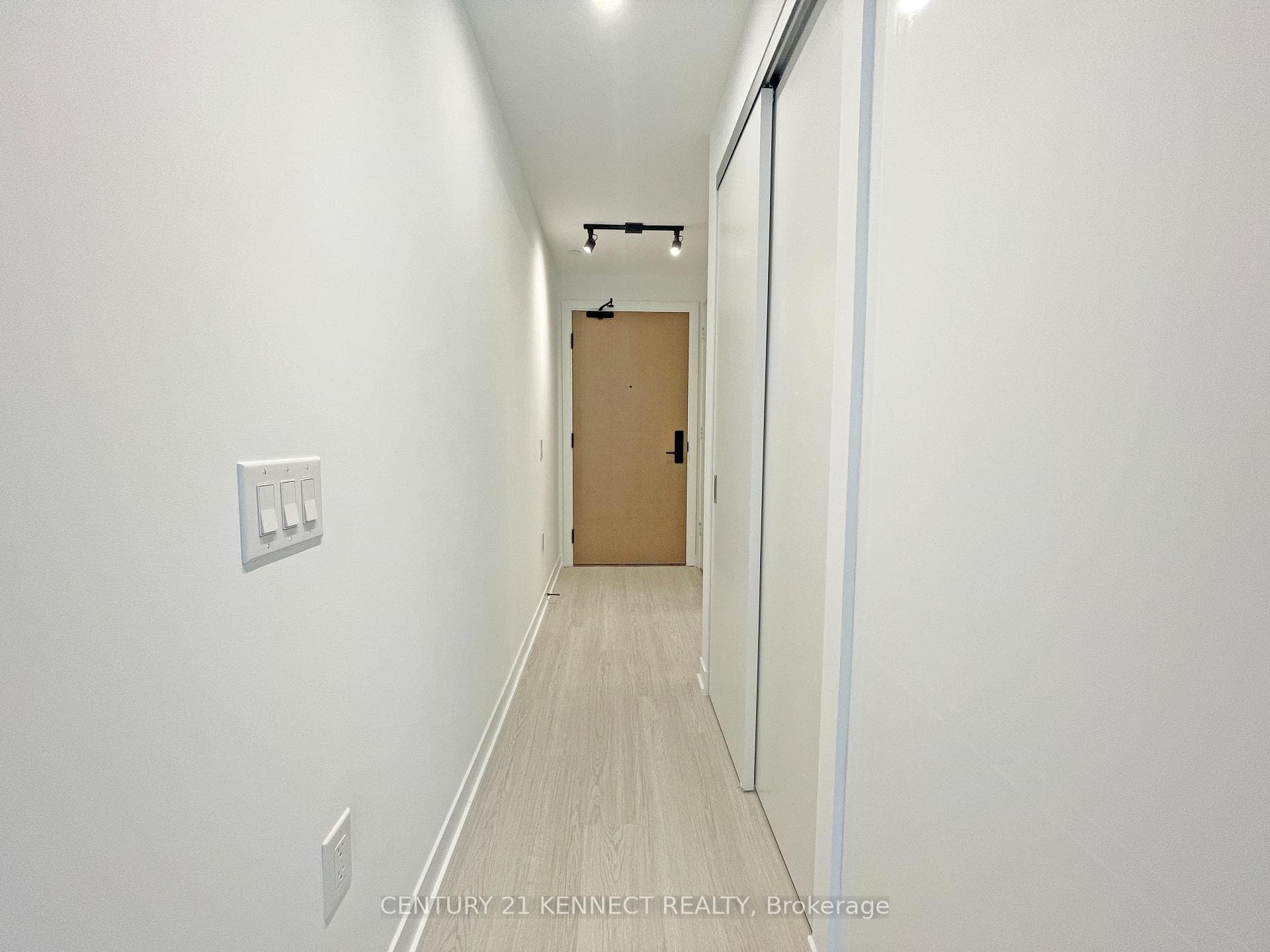 195 McCaul Street Unit 1305 photo 6