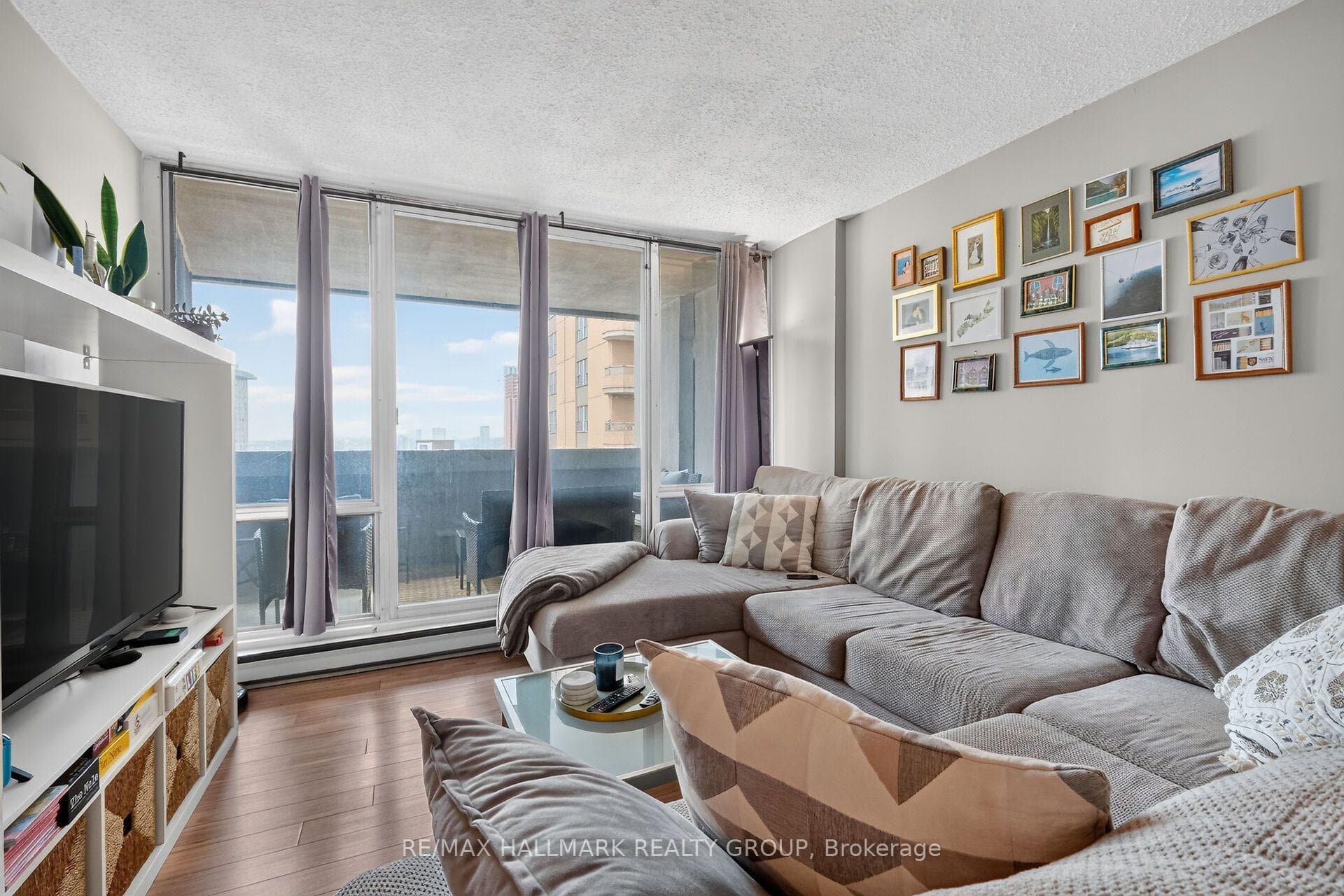 530 Laurier Avenue Unit 1907 photo 9