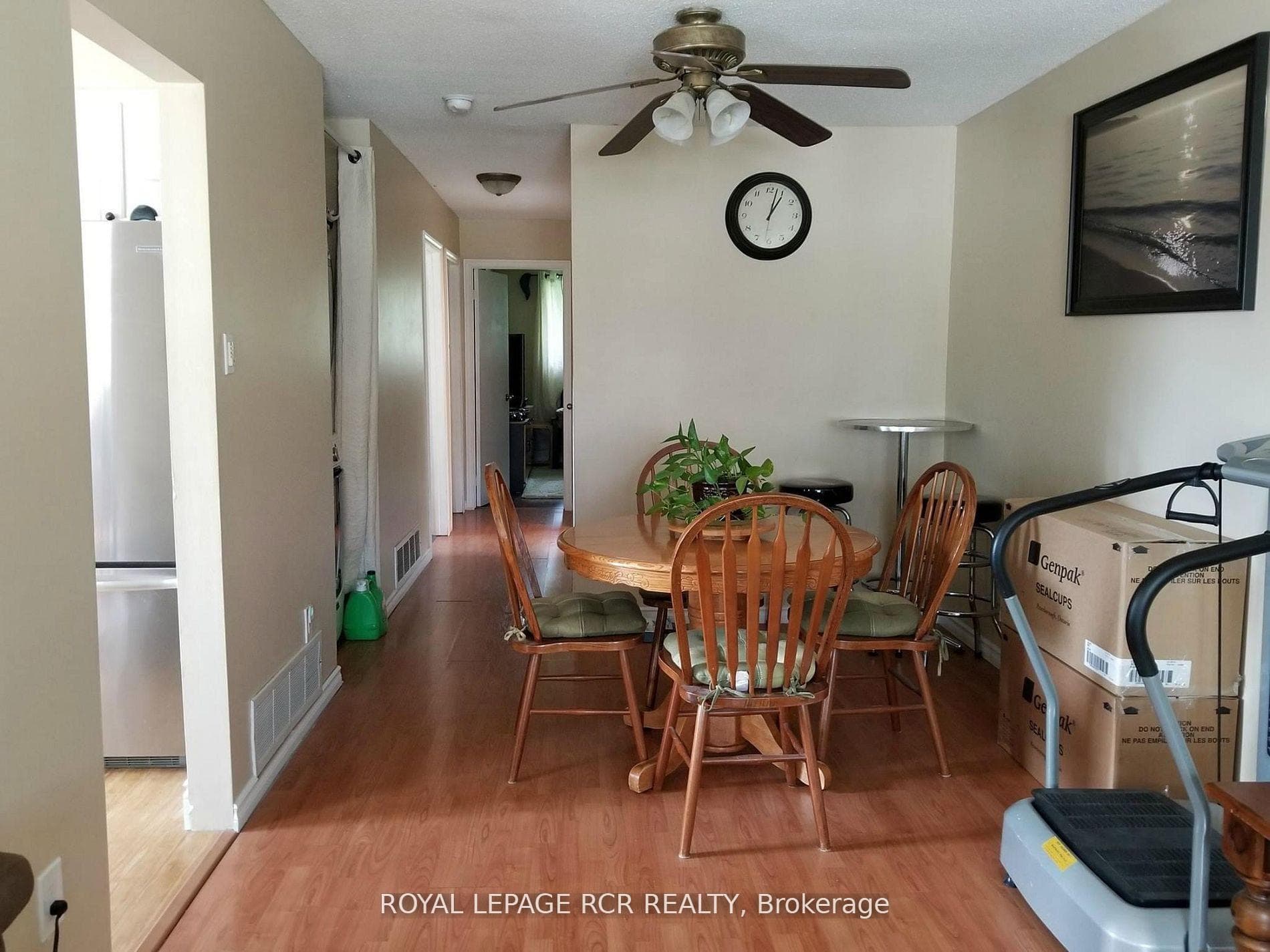 66 Burbank Crescent photo 4